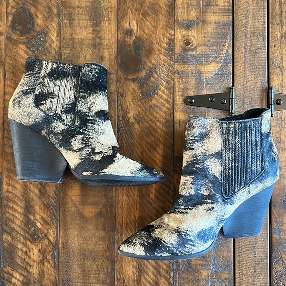 Adam Tucker Cowhide Soft Sole Western Booties | Size 6 - Picture 2 of 6